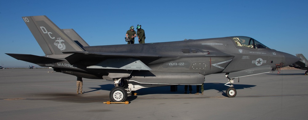 MAWTS-1 Marines maintain F-35s