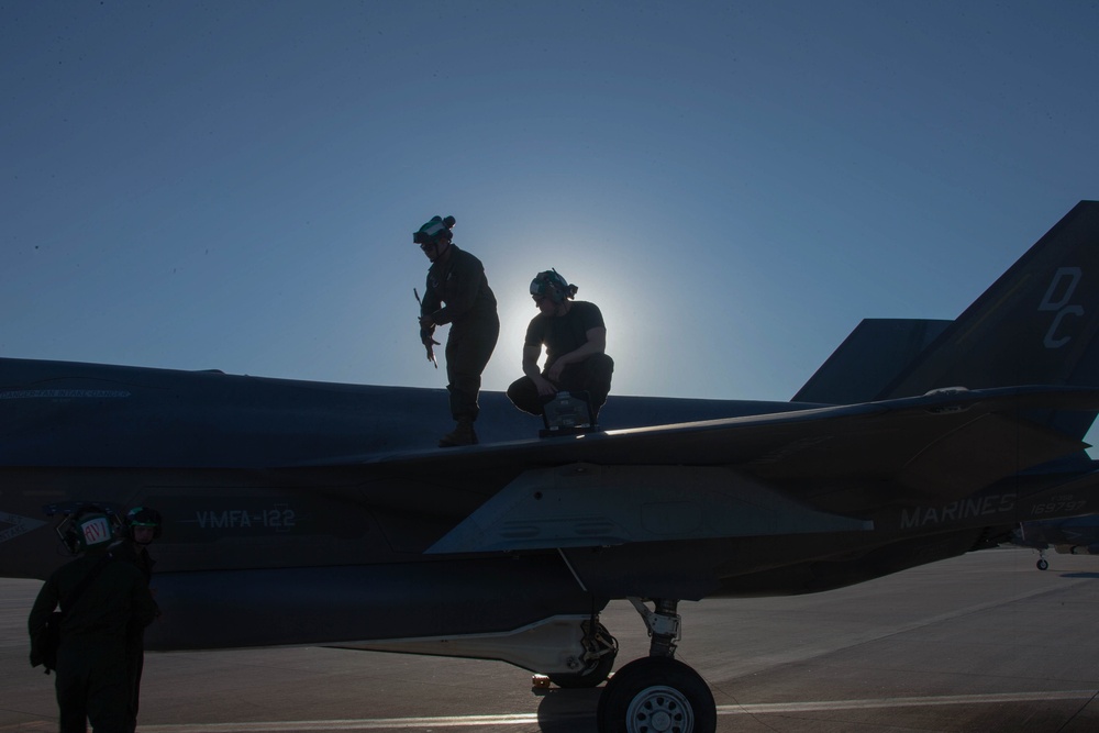 MAWTS-1 Marines maintain F-35s