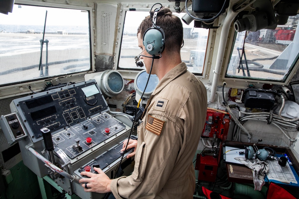 USS Robert Smalls (CG 62) Conducts Flight Quarters