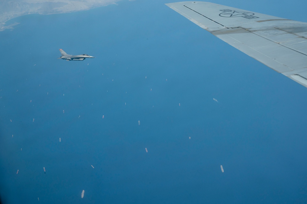 Refueling F-16 Fighting Falcons over the Strait of Hormuz