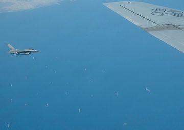 Refueling F-16 Fighting Falcons over the Strait of Hormuz