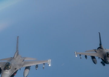 Refueling F-16 Fighting Falcons over the Strait of Hormuz