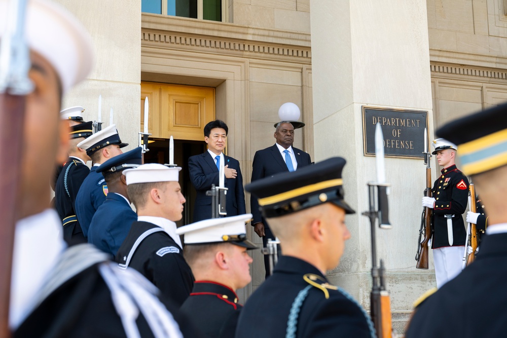 SD Lloyd J. Austin III hosts Japan's Defense Minister for Bilateral Meeting