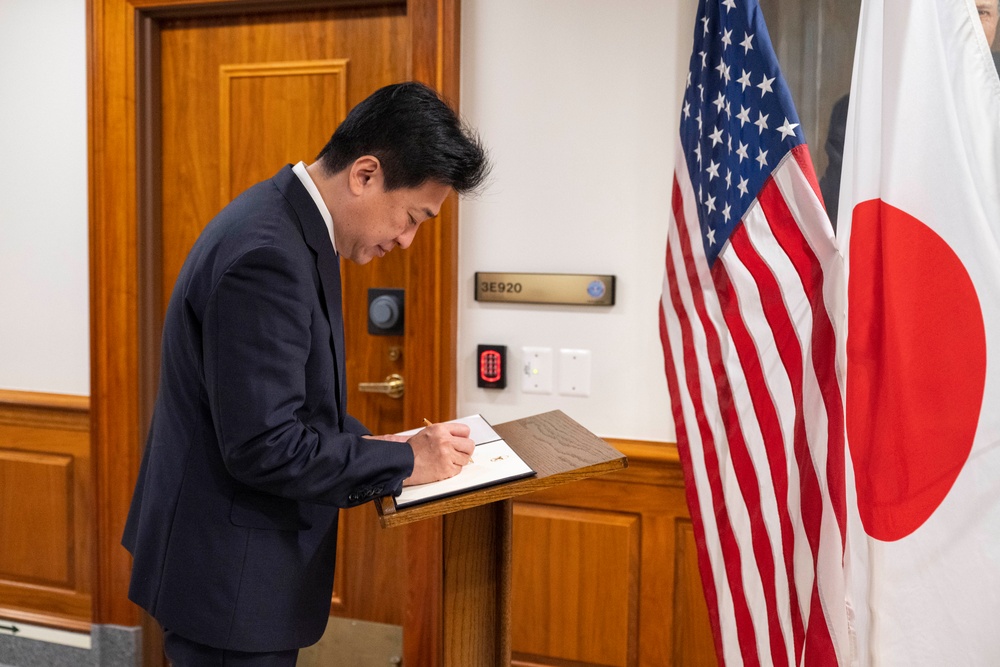 SD Lloyd J. Austin III hosts Japan's Defense Minister for Bilateral Meeting