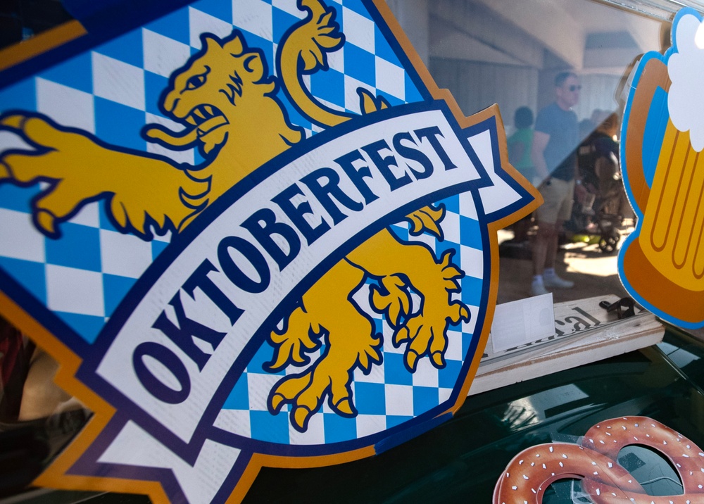 DVIDS News Jackson gets ‘folksy’ at festival; Oktoberfest brings community together