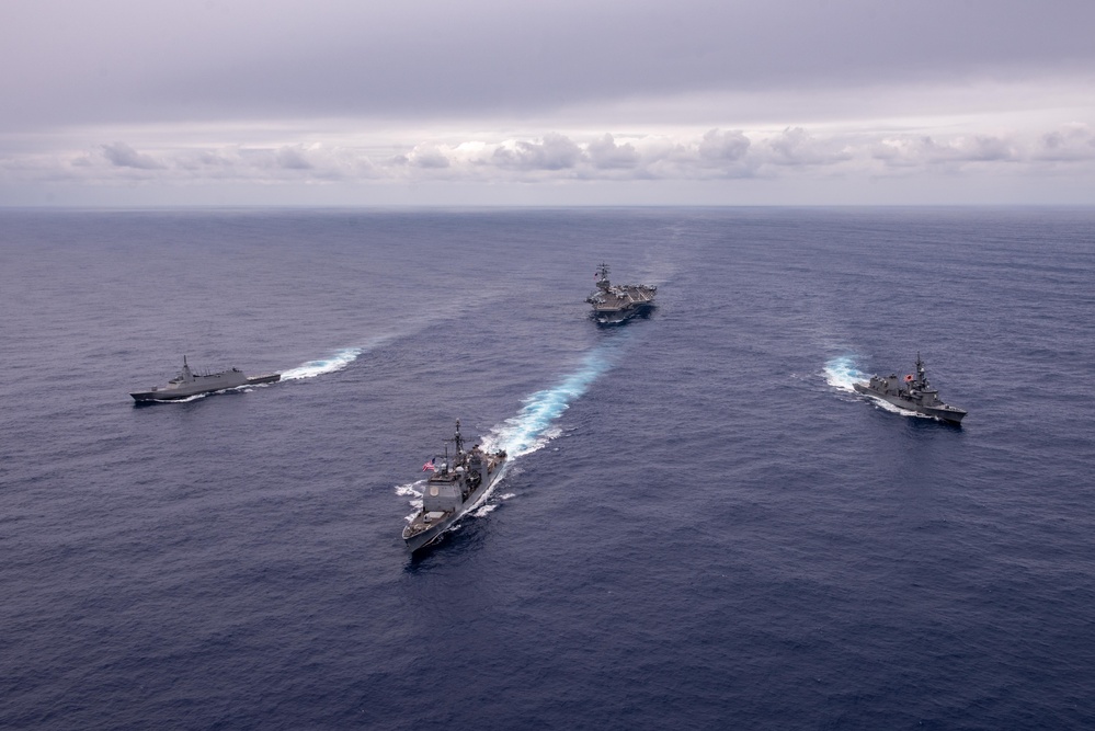 USS Ronald Reagan (CVN 76) steams in formation with guided-missile cruiser USS Antietam (CG 54), JMSDF destroyer JS Yuudachi (DD 103) and JMSDF frigate JS Noshiro (FFM 3)