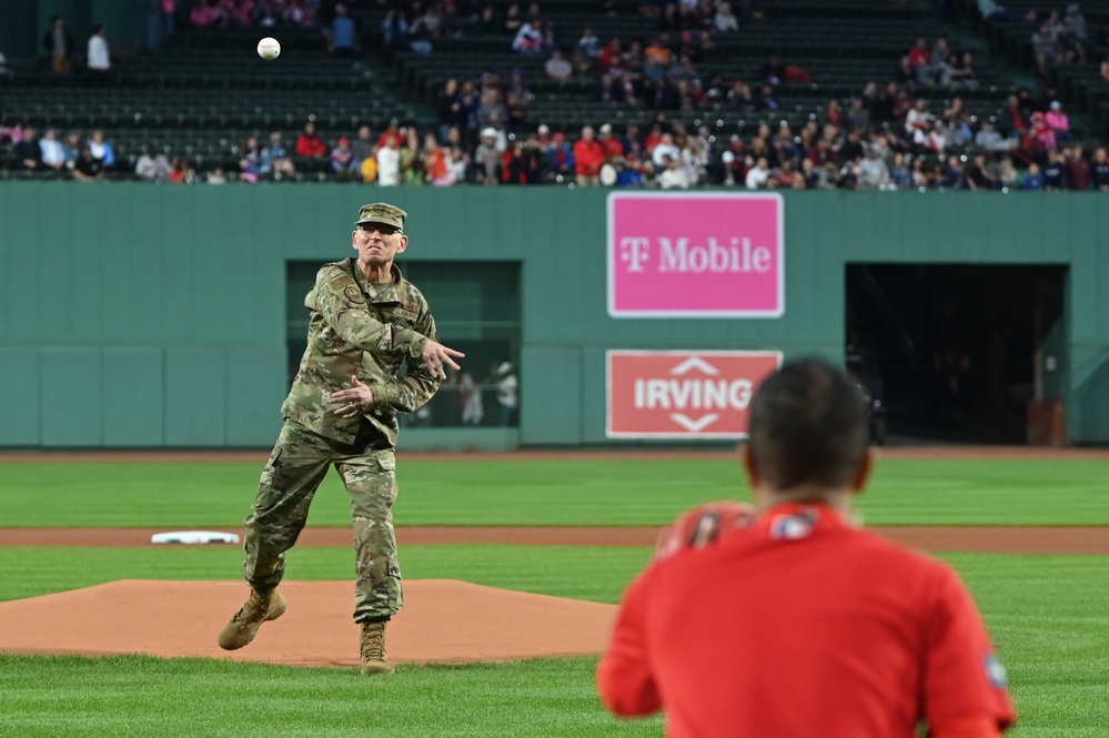 Richardson tosses first pitch at Fenway