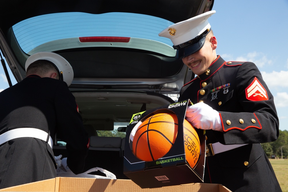 Albany Community Members Donate to Toys For Tots