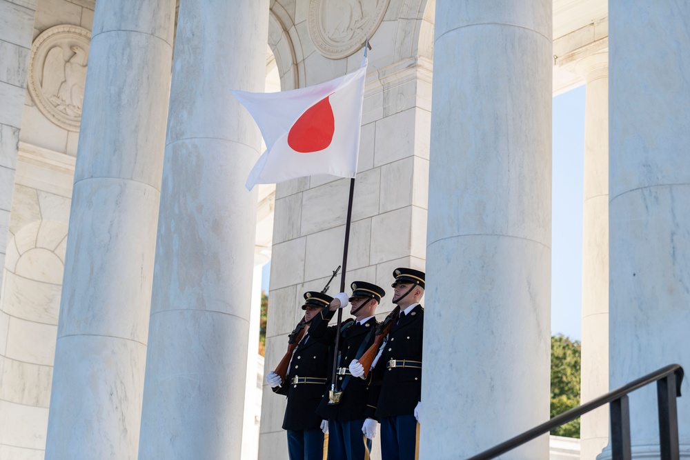 Japanese Defense Minister Kihara Minoru Participates in an Armed Forces Full Honors Wreath-Laying Ceremony at the Tomb of the Unknown Soldier