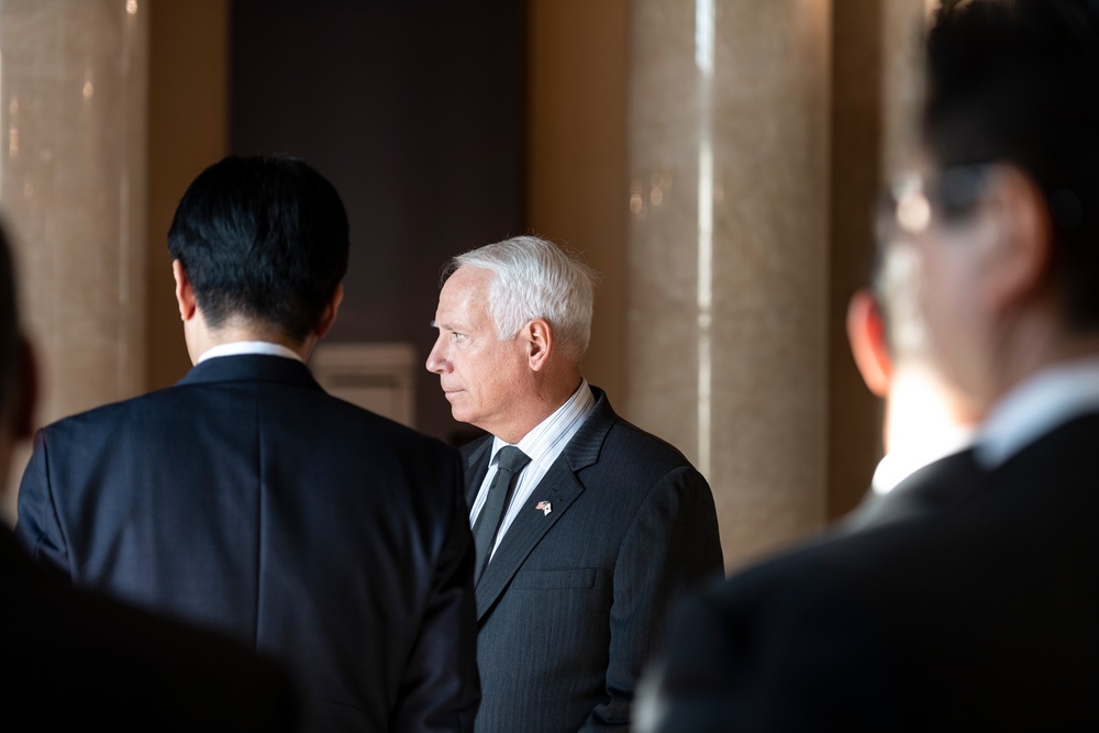 Japanese Defense Minister Kihara Minoru Participates in an Armed Forces Full Honors Wreath-Laying Ceremony at the Tomb of the Unknown Soldier