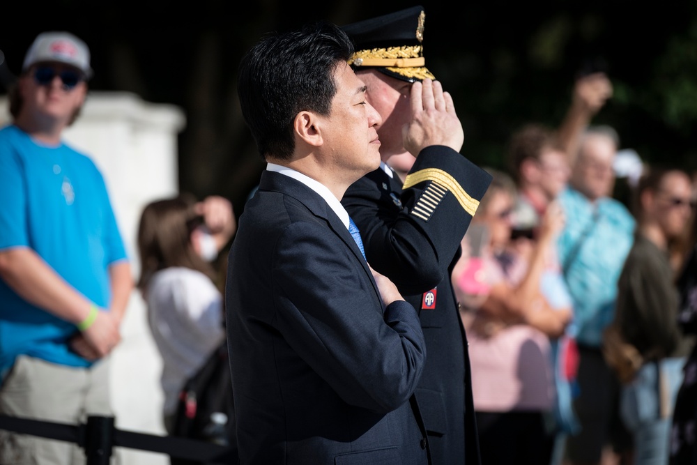 Japanese Defense Minister Kihara Minoru Participates in an Armed Forces Full Honors Wreath-Laying Ceremony at the Tomb of the Unknown Soldier