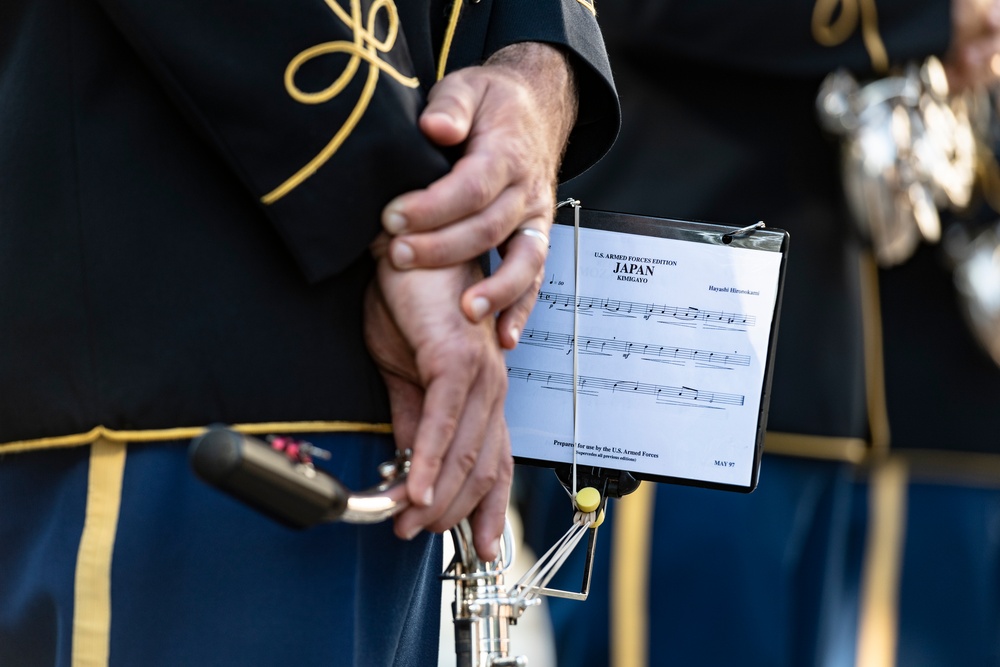 Japanese Defense Minister Kihara Minoru Participates in an Armed Forces Full Honors Wreath-Laying Ceremony at the Tomb of the Unknown Soldier