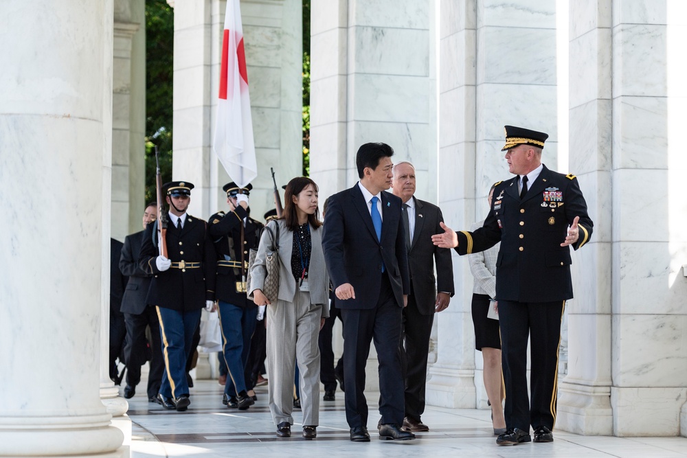 Japanese Defense Minister Kihara Minoru Participates in an Armed Forces Full Honors Wreath-Laying Ceremony at the Tomb of the Unknown Soldier