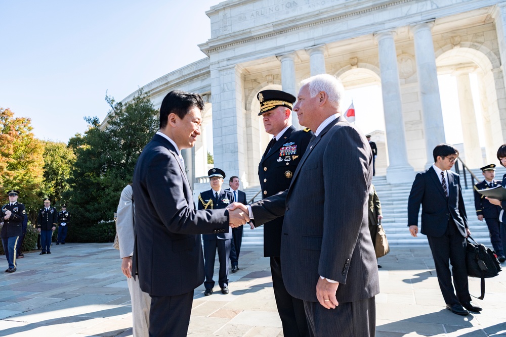 Japanese Defense Minister Kihara Minoru Participates in an Armed Forces Full Honors Wreath-Laying Ceremony at the Tomb of the Unknown Soldier