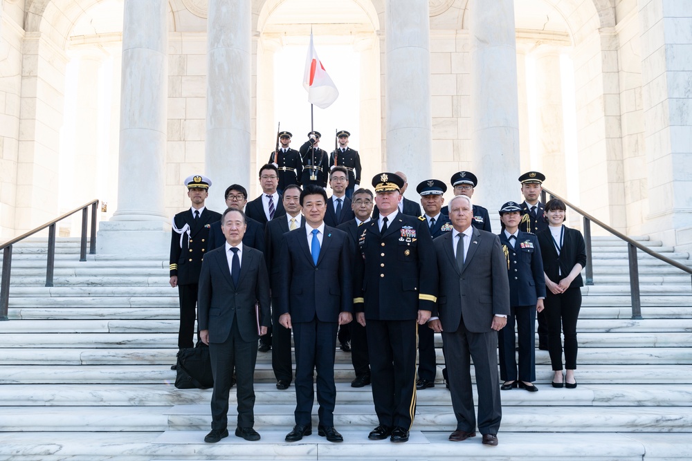 Japanese Defense Minister Kihara Minoru Participates in an Armed Forces Full Honors Wreath-Laying Ceremony at the Tomb of the Unknown Soldier