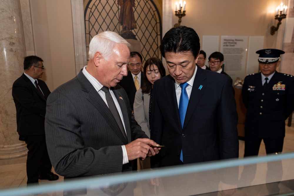 Japanese Defense Minister Kihara Minoru Participates in an Armed Forces Full Honors Wreath-Laying Ceremony at the Tomb of the Unknown Soldier