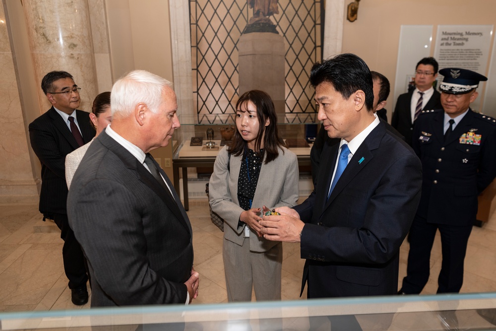 Japanese Defense Minister Kihara Minoru Participates in an Armed Forces Full Honors Wreath-Laying Ceremony at the Tomb of the Unknown Soldier