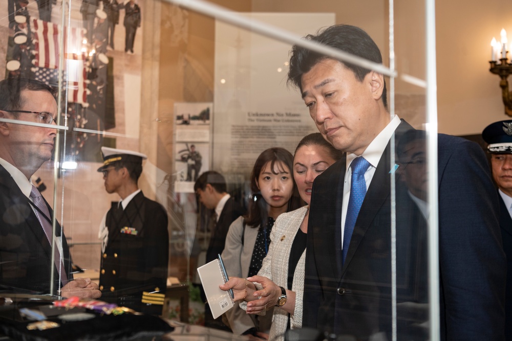 Japanese Defense Minister Kihara Minoru Participates in an Armed Forces Full Honors Wreath-Laying Ceremony at the Tomb of the Unknown Soldier