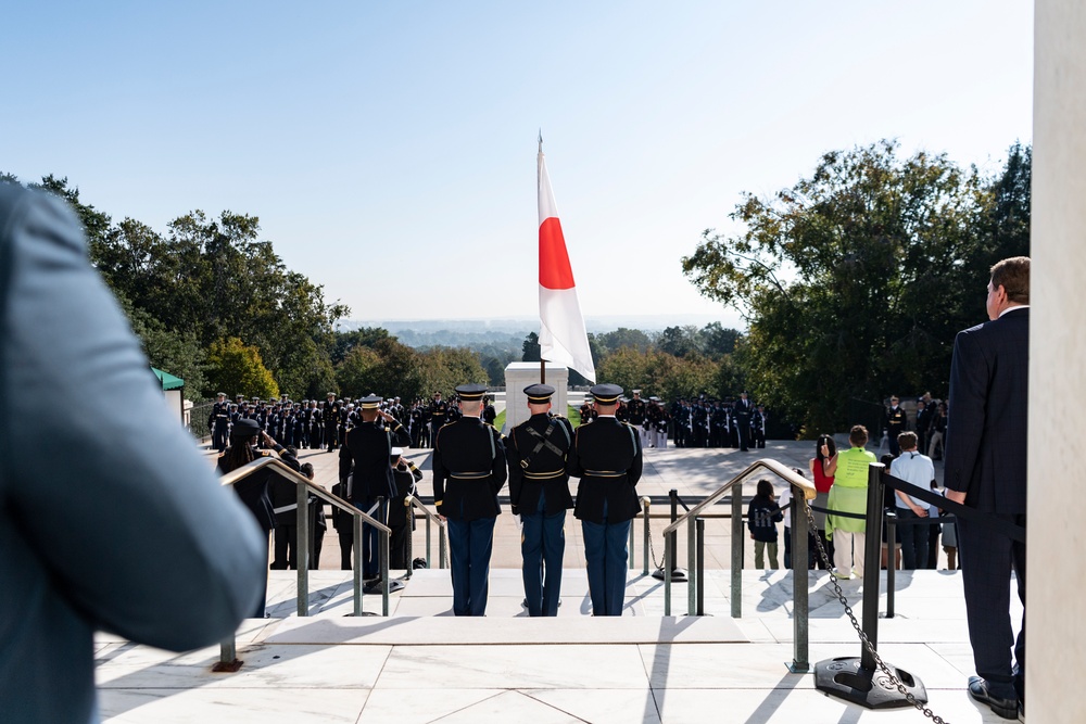 Japanese Defense Minister Kihara Minoru Participates in an Armed Forces Full Honors Wreath-Laying Ceremony at the Tomb of the Unknown Soldier