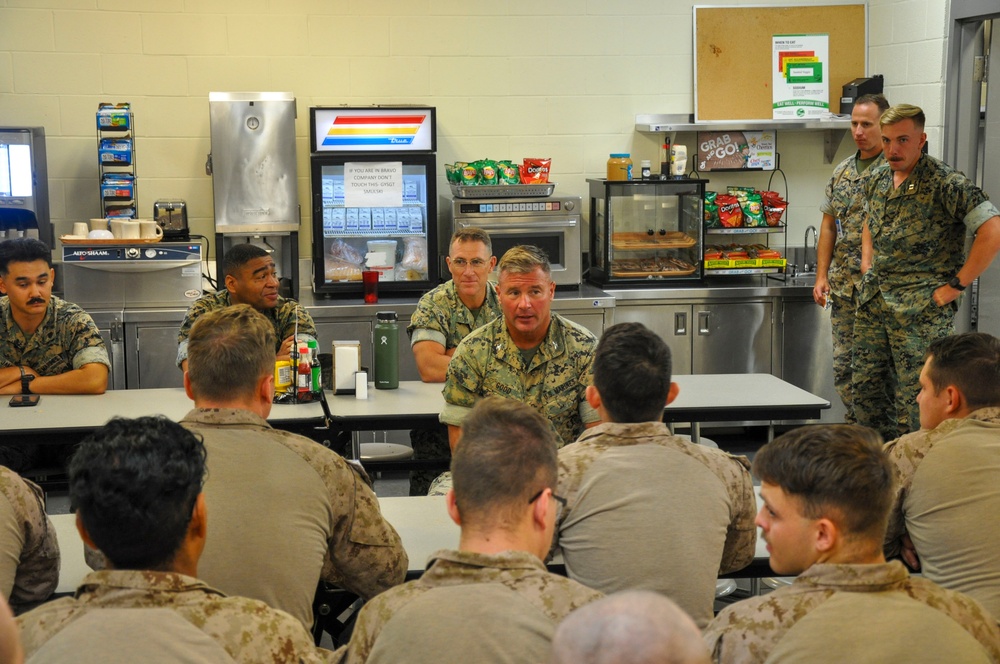 Col. Matthew Good visits MCSFBn Kings Bay