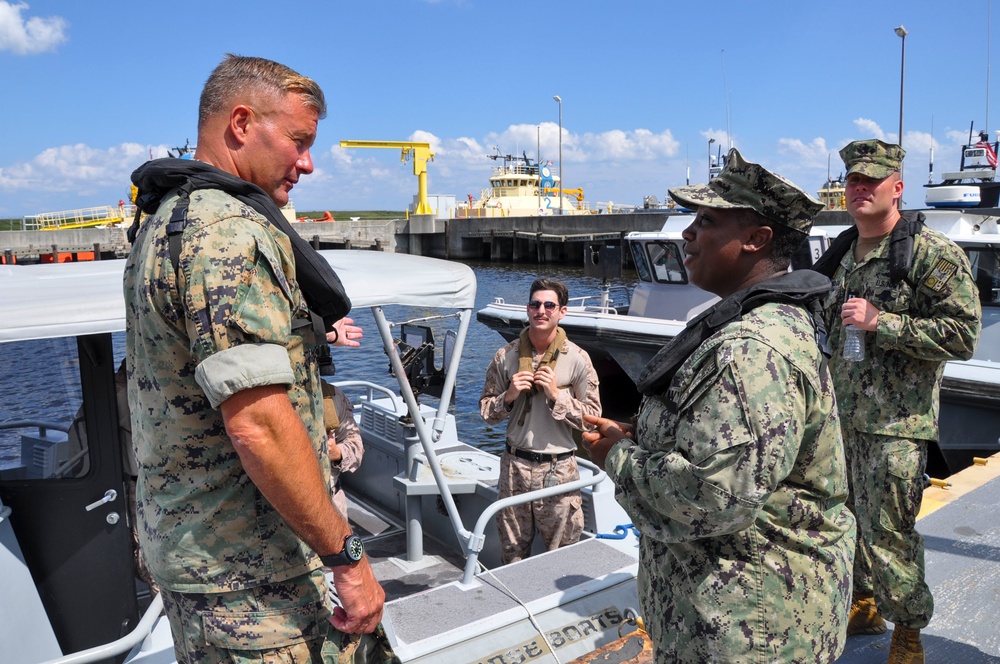 Col. Matthew Good visits MCSFBn Kings Bay