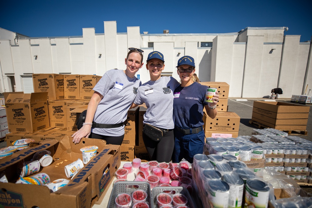 U.S. Coast Guardsmen distribute food to the local community during San Francisco Fleet Week 23