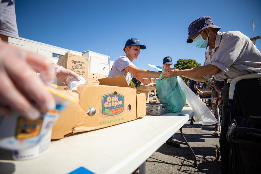 U.S. Coast Guardsmen distribute food to the local community during San Francisco Fleet Week 23