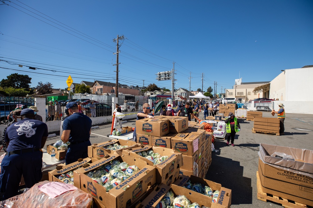 U.S. Coast Guardsmen distribute food to the local community during San Francisco Fleet Week 23