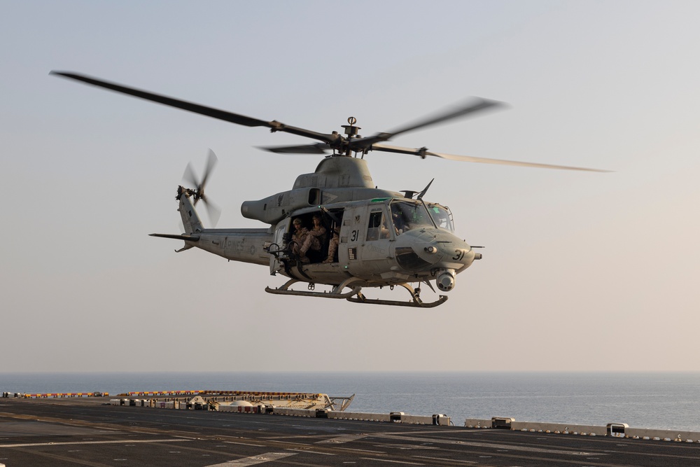 26th MEU(SOC)’s MSPF Conducts Fast Roping aboard USS Bataan