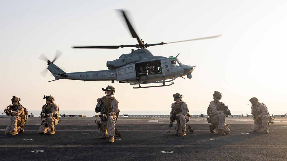 26th MEU(SOC)’s MSPF Conducts Fast Roping aboard USS Bataan