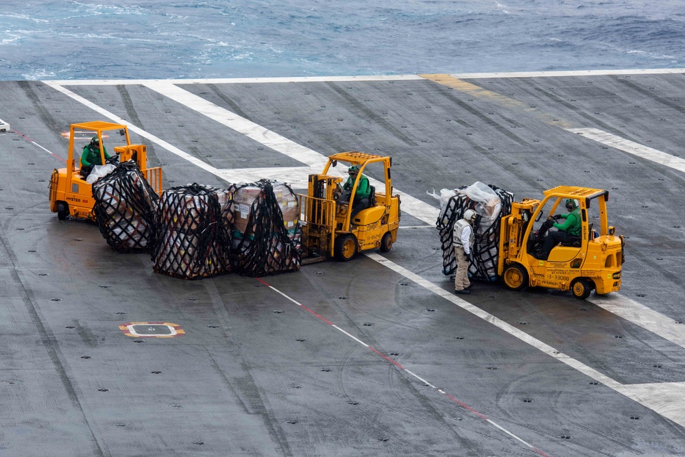 USS Ronald Reagan (CVN 76) conducts vertical replenishment with USNS Charles Drew (T-AKE 10)