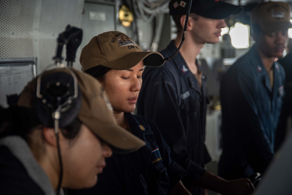 USS Ronald Reagan (CVN 76) conducts vertical replenishment with USNS Charles Drew (T-AKE 10)