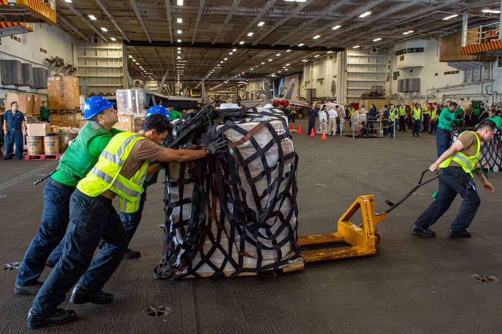 USS Ronald Reagan (CVN 76) conducts vertical replenishment with USNS Charles Drew (T-AKE 10)