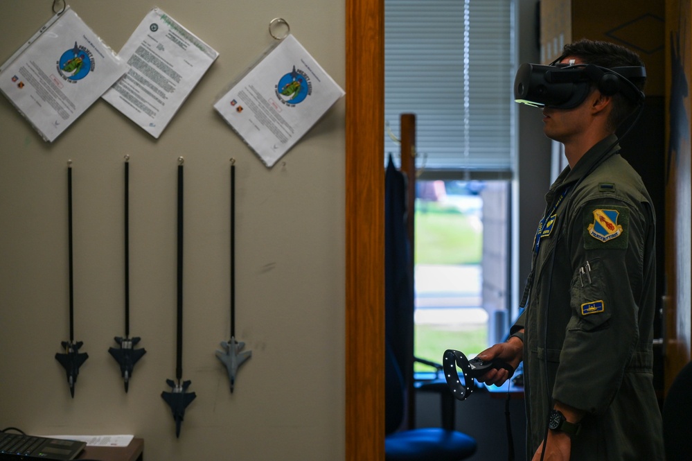 Pilots achieve readiness through virtual reality training