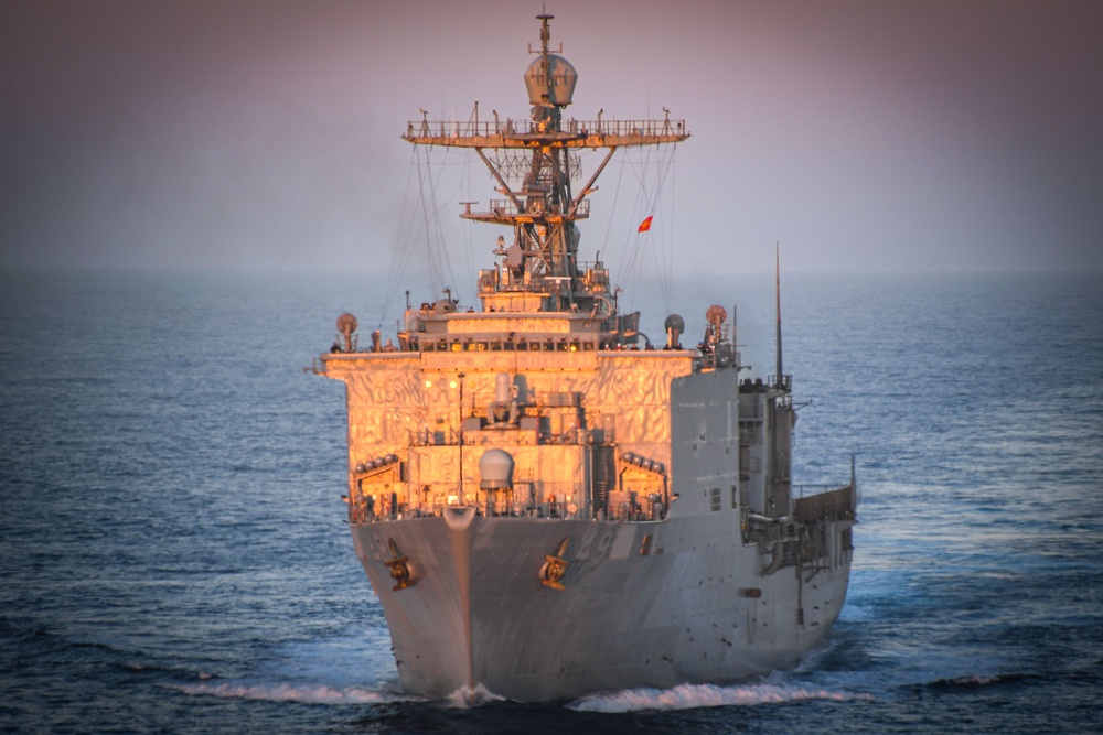 USS Harpers Ferry (LSD 49) Steams in the Pacific Ocean