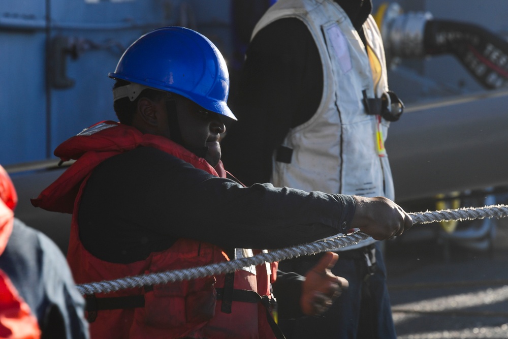 Boxer Demonstrates Fueling-at-Sea with Harpers Ferry