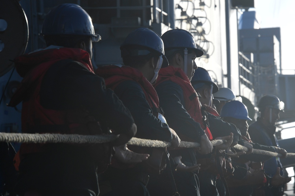 Boxer Demonstrates Fueling-at-Sea with Harpers Ferry