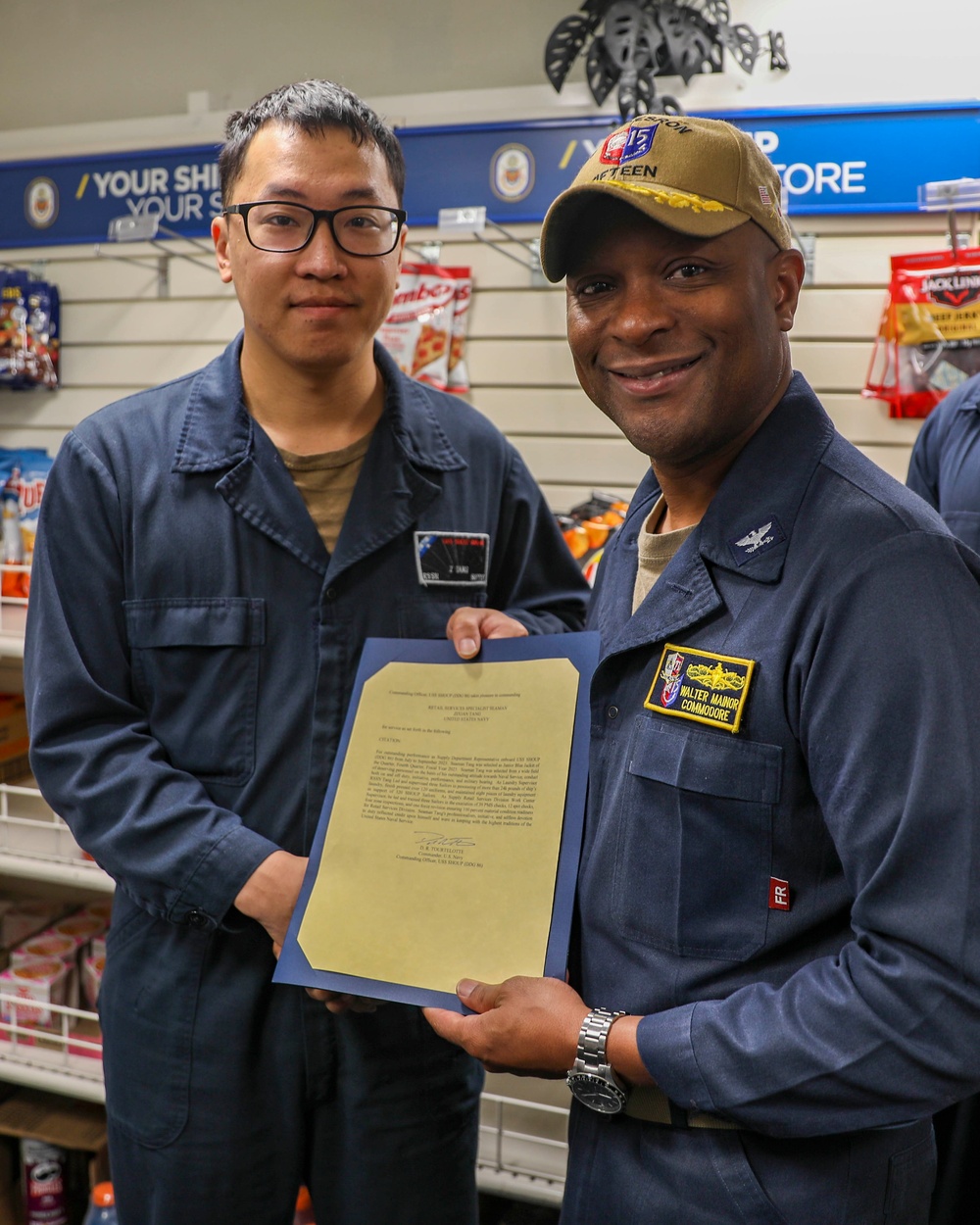 Commander, DESRON 15, Capt. Walter C. Mainor, visits USS Shoup (DDG 86)