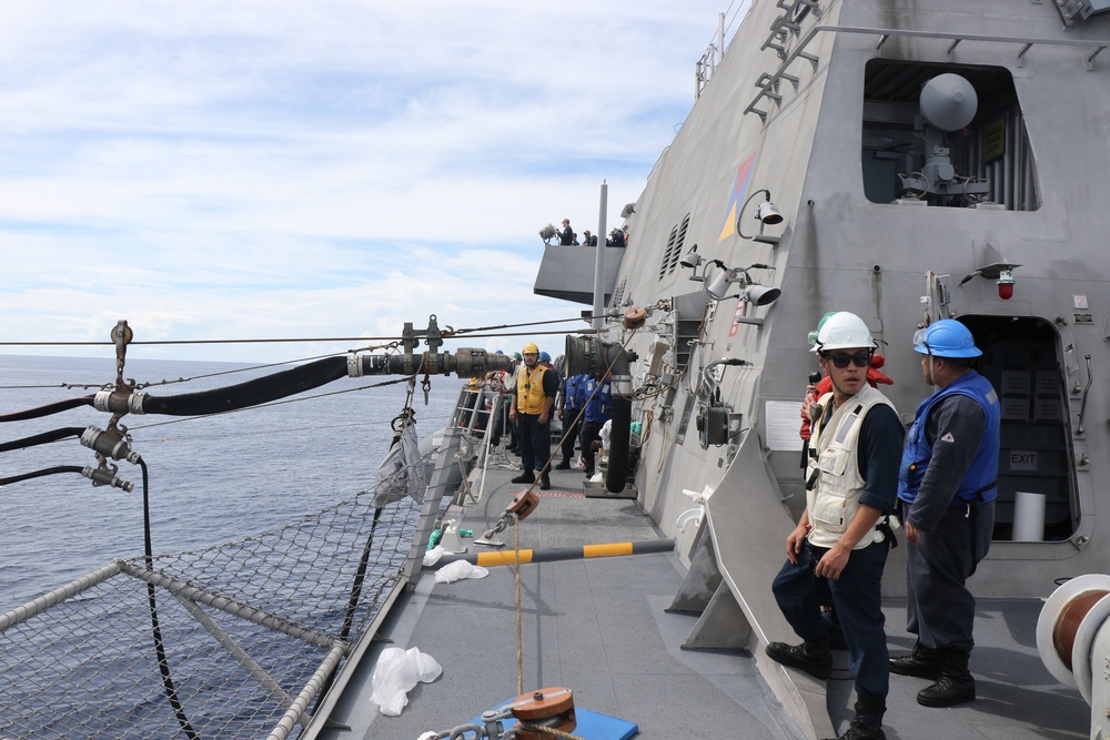 USS MOBILE (LCS 26) CONDUCTS REPLENISHMENT-AT-SEA WITH MV ASTERIX