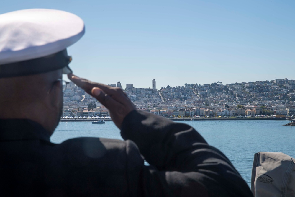 USS John P. Murtha Participates in San Francisco Fleet Week Parade of Ships