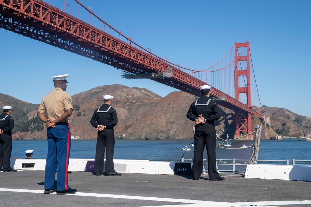 USS John P. Murtha Participates in San Francisco Fleet Week Parade of Ships