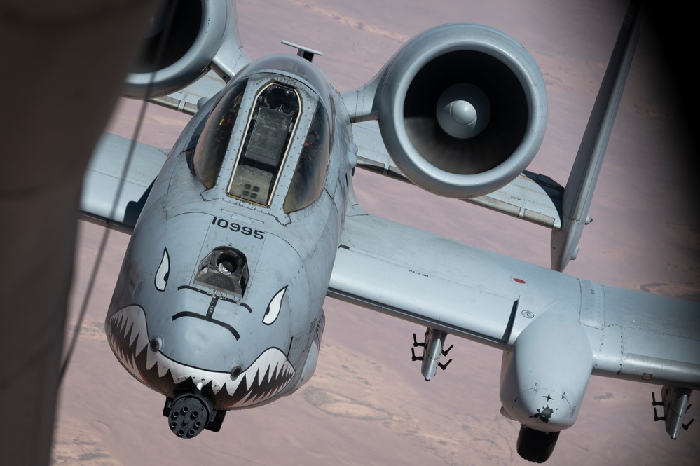 912th EARS sustain Raptors, Thunderbolt IIs in the air