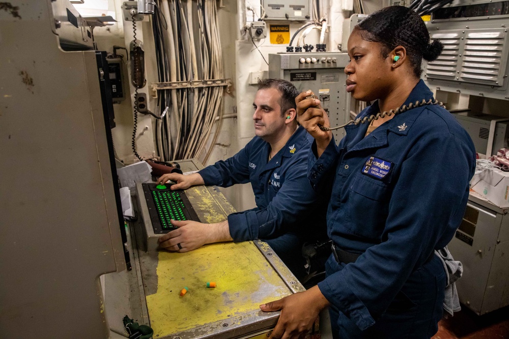 USS McFaul Conducts Firefighting Drill