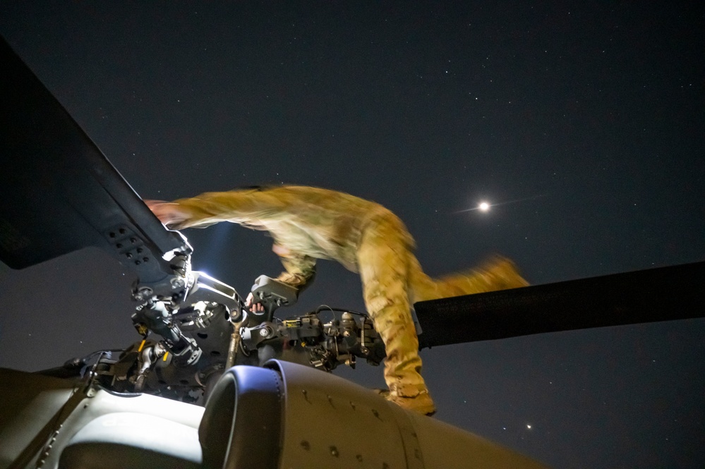 12th Aviation Battalion flies over Army Ten-Miler 2023