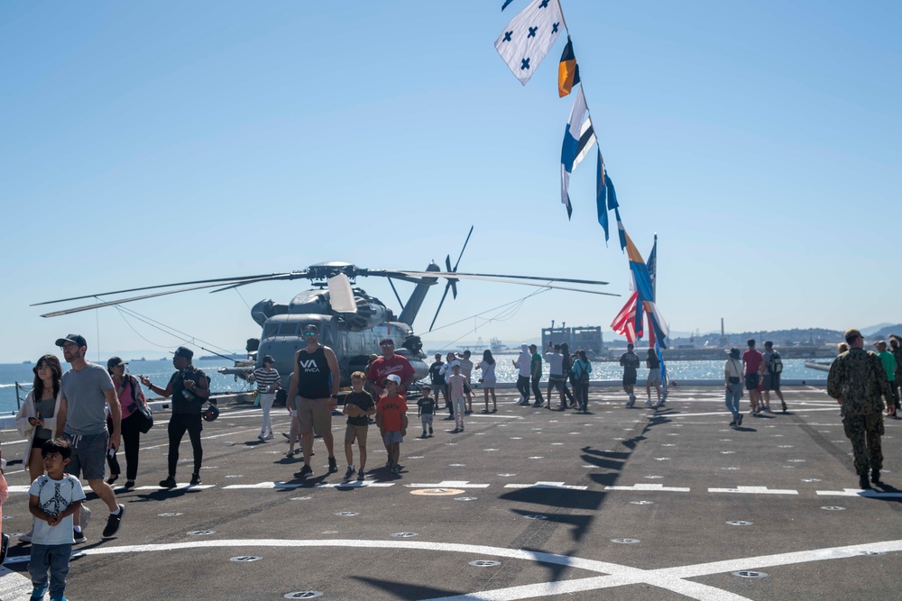 USS John P. Murtha Conducts Public Tours During San Francisco Fleet Week