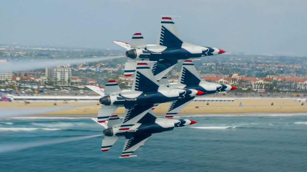 DVIDS - Images - Thunderbirds return for Pacific Airshow [Image 1 of 32]