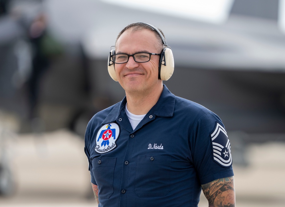 Thunderbirds return for Pacific Airshow