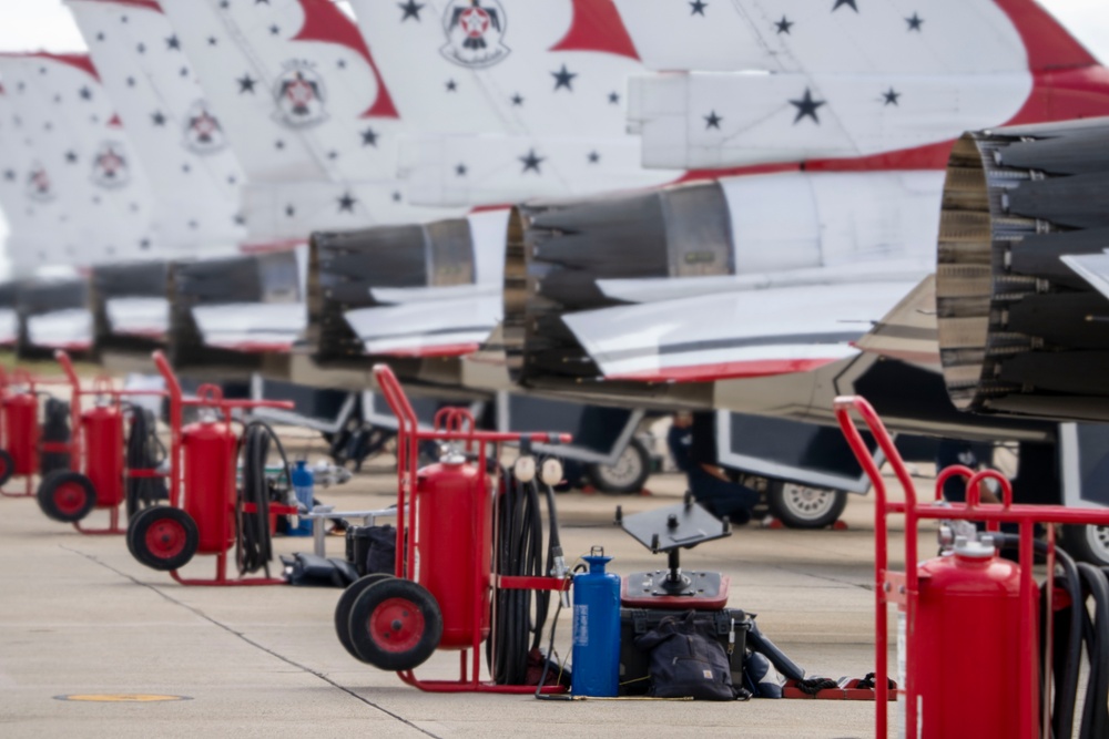 Thunderbirds return for Pacific Airshow