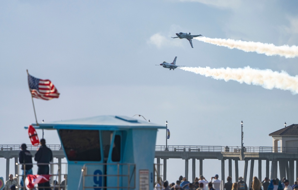 Thunderbirds return for Pacific Airshow