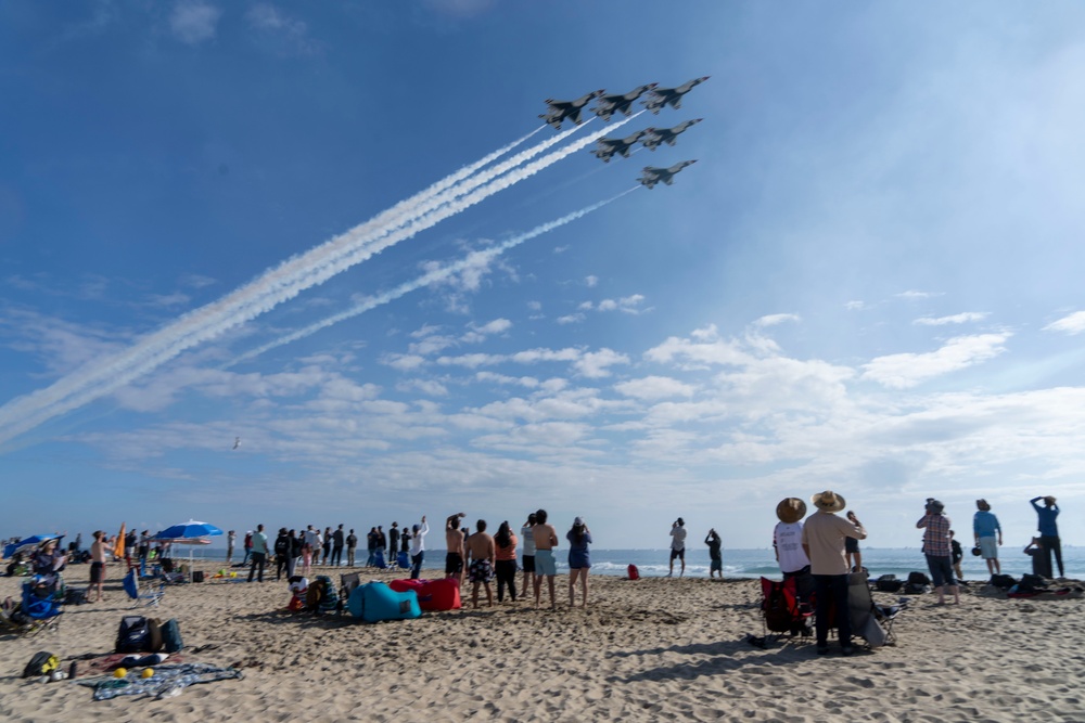 Thunderbirds return for Pacific Airshow
